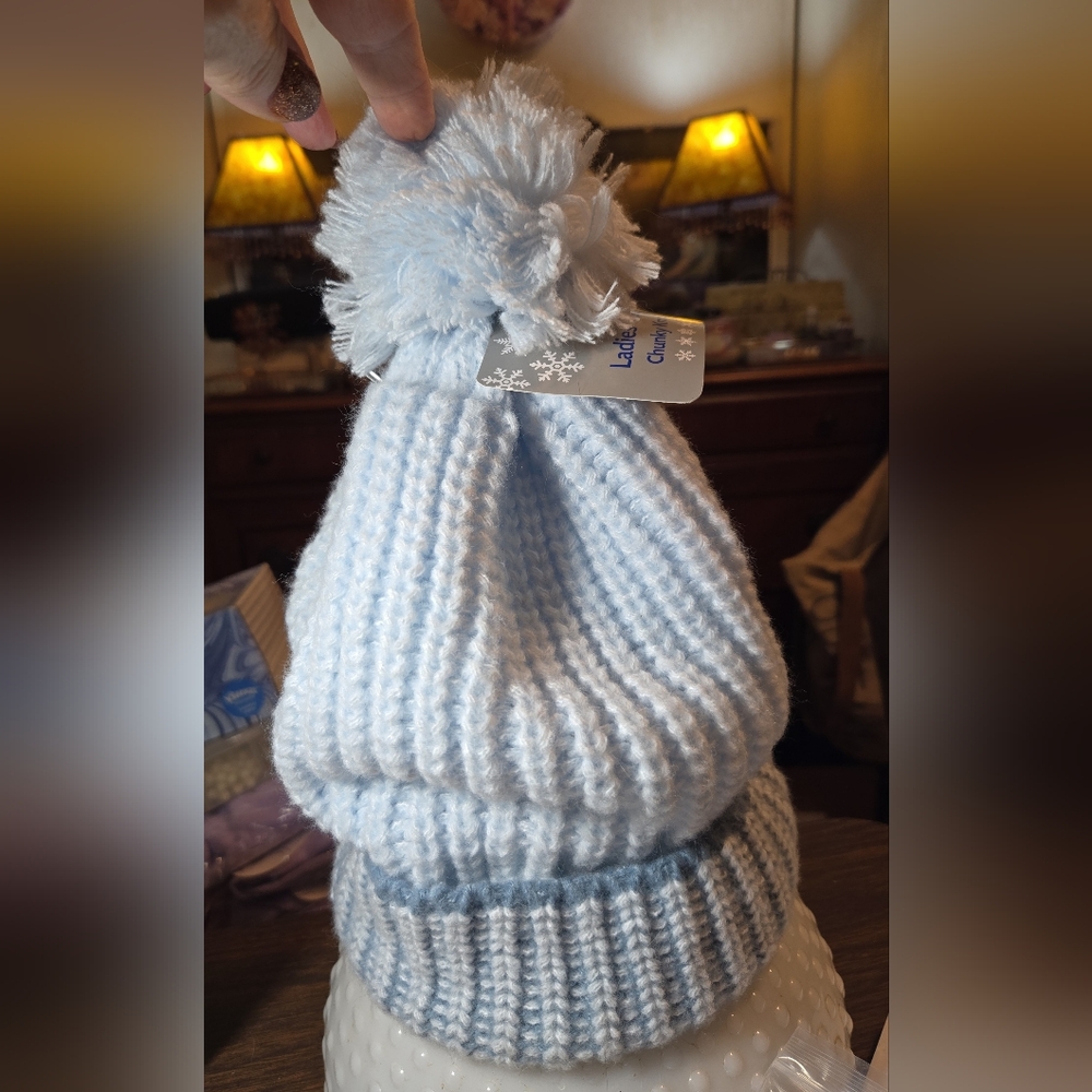 Ladies Chunky Knit Hat  In Light Blue NWT - Picture 2 of 4